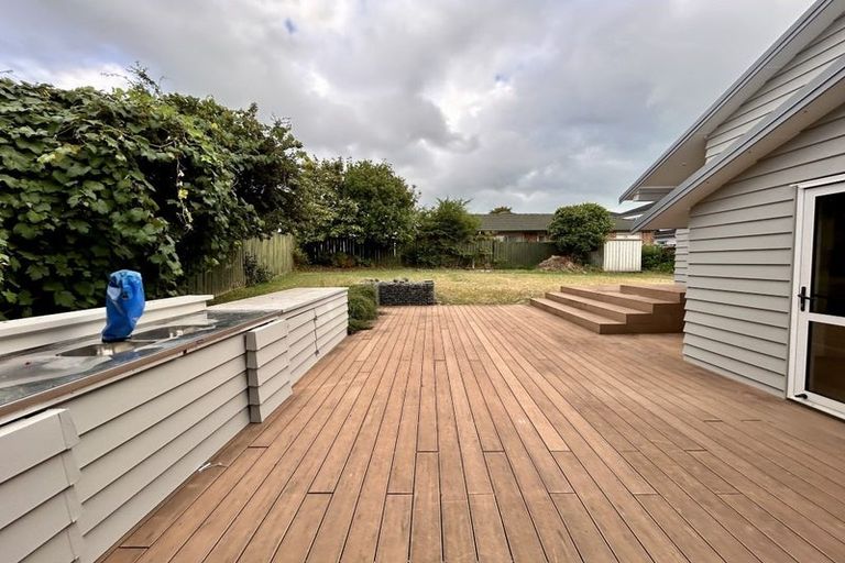 Photo of property in 25 St Simon Place, Botany Downs, Auckland, 2010