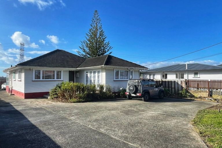 Photo of property in 18 Beaubank Road, Kelston, Auckland, 0602