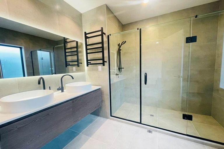 Photo of property in 20 Mina Way, Browns Bay, Auckland, 0630