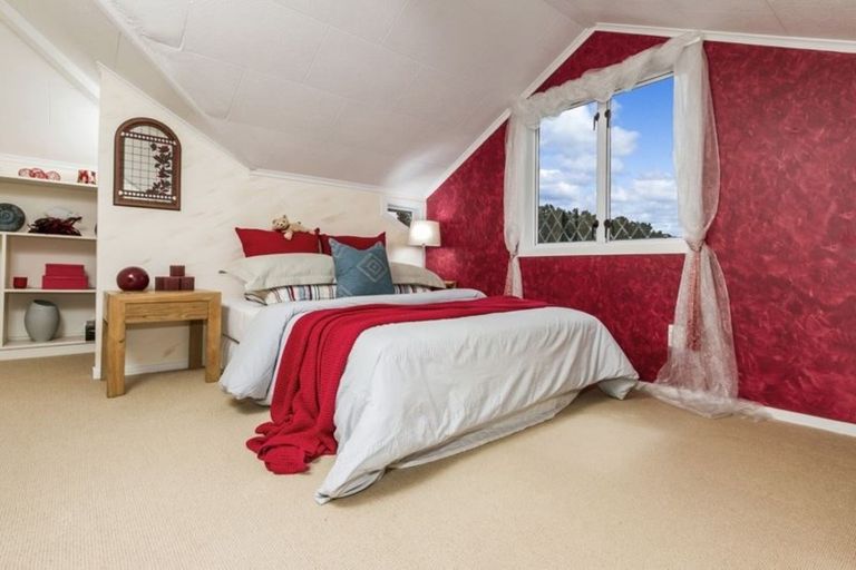 Photo of property in 10 Louvain Place, Greenhithe, Auckland, 0632