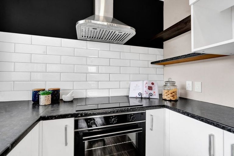 Photo of property in 17 Rainsford Street, Moturoa, New Plymouth, 4310