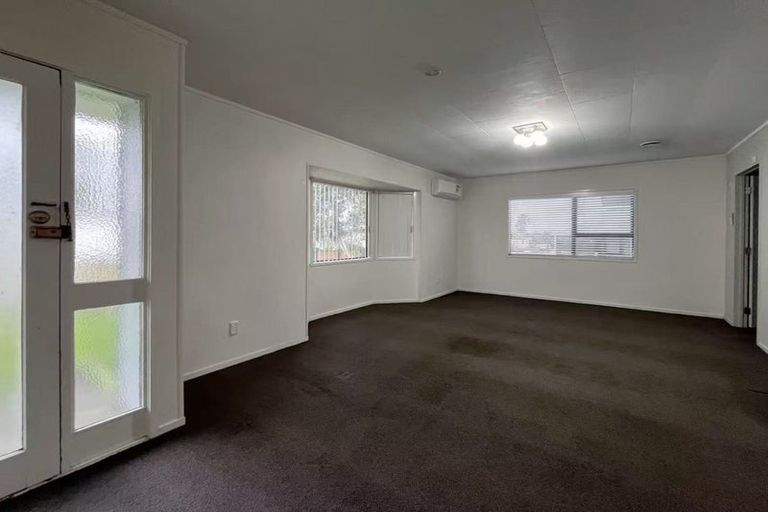 Photo of property in 3 Rukumoana Place, Clendon Park, Auckland, 2103