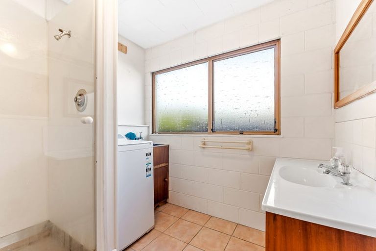 Photo of property in 6 Quo Vadis Place, Red Beach, 0932