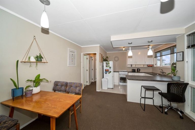 Photo of property in 25 Kamahi Avenue, Hawera, 4610