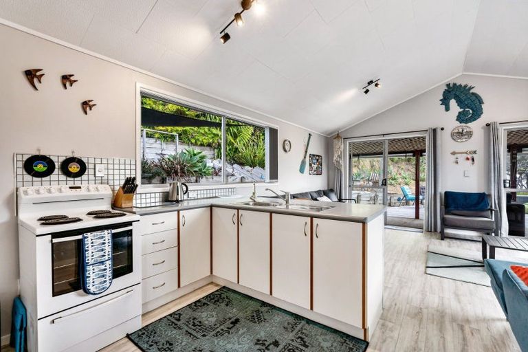 Photo of property in 143 Oakura Road, Oakura, Hikurangi, 0184