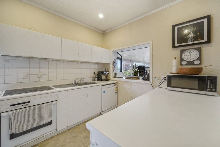 Photo of property in 13 Birdwood Avenue, Papatoetoe, Auckland, 2025