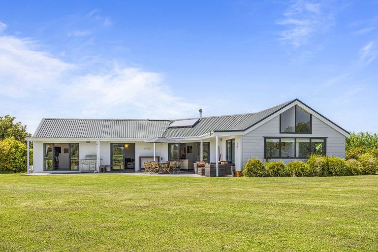 Photo of property in 73 Motu Road, Kumeu, 0891