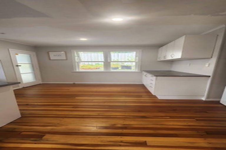 Photo of property in 11 Shackleton Grove, Stokes Valley, Lower Hutt, 5019