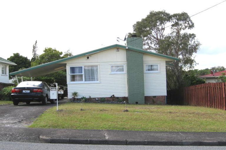 Photo of property in 5 Tauhara Street, Green Bay, Auckland, 0604