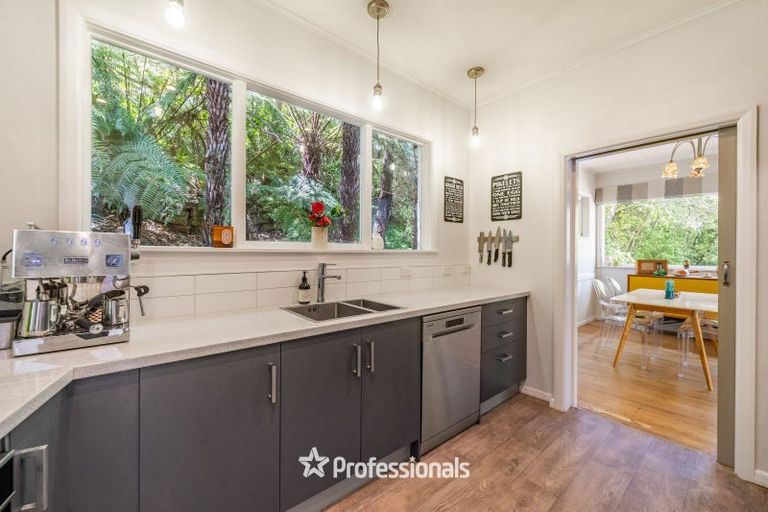 Photo of property in 132 Cheviot Road, Lowry Bay, Lower Hutt, 5013