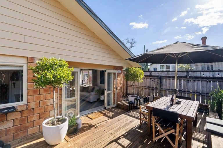 Photo of property in 86b Moore Street, Leamington, Cambridge, 3432