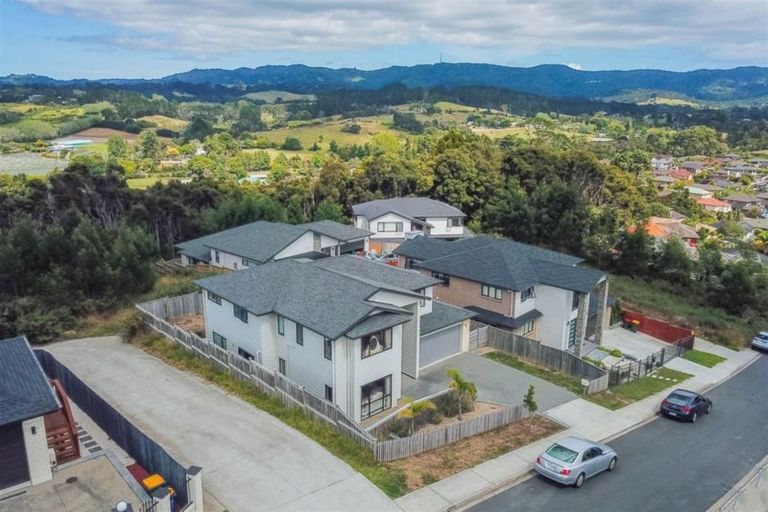 Photo of property in 116 San Valentino Drive, Henderson, Auckland, 0612