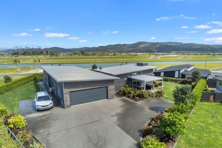 Photo of property in 12 Roseberry Place, Whitianga, 3510