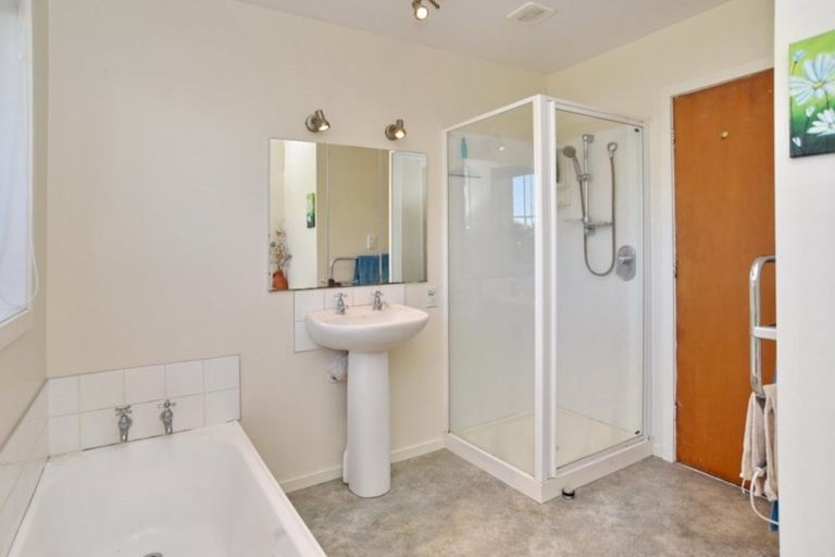 Photo of property in 11 Emlyn Place, Avondale, Christchurch, 8061