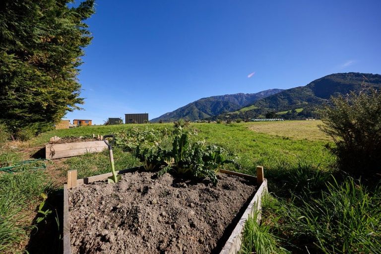 Photo of property in 235a Bay Paddock Road, Hapuku, Kaikoura, 7371