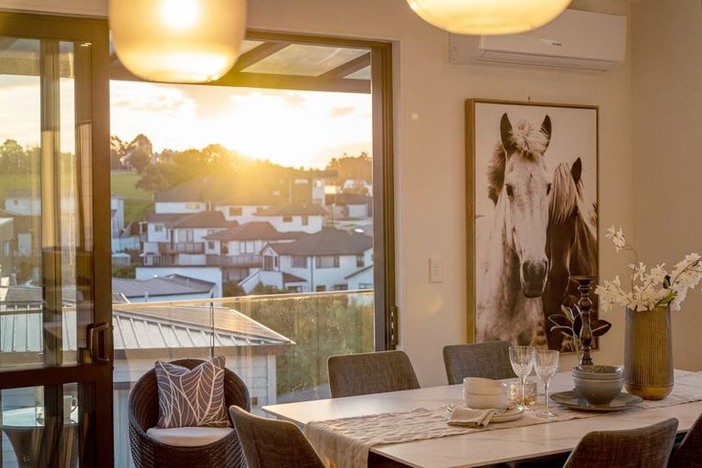 Photo of property in 32 Mcwhirters Farm Lane, Massey, Auckland, 0614