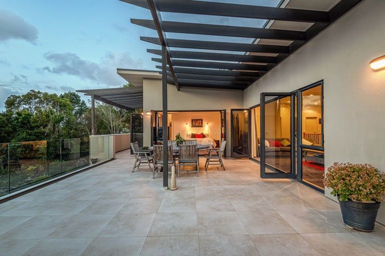 Photo of property in 1 Kahikatea Close, Campbells Bay, Auckland, 0630