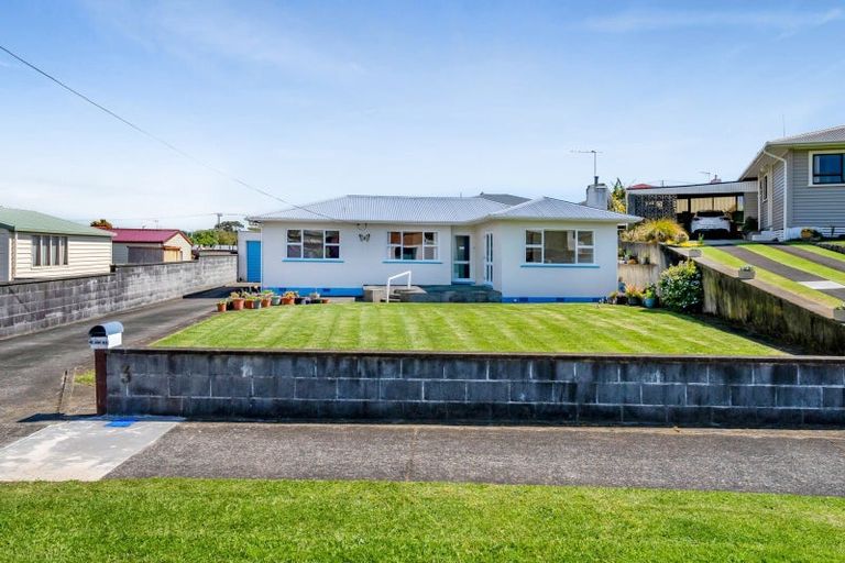 Photo of property in 3 Rospeath Crescent, Spotswood, New Plymouth, 4310