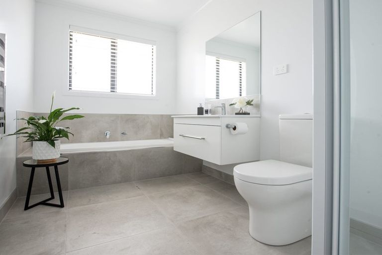 Photo of property in 41 Pyle Road West, One Tree Point, 0118