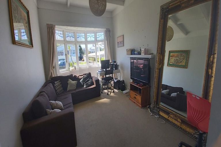 Photo of property in 9 Birkley Road, Bayswater, Auckland, 0622