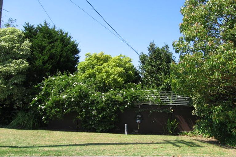 Photo of property in 2/783 East Coast Road, Northcross, Auckland, 0630