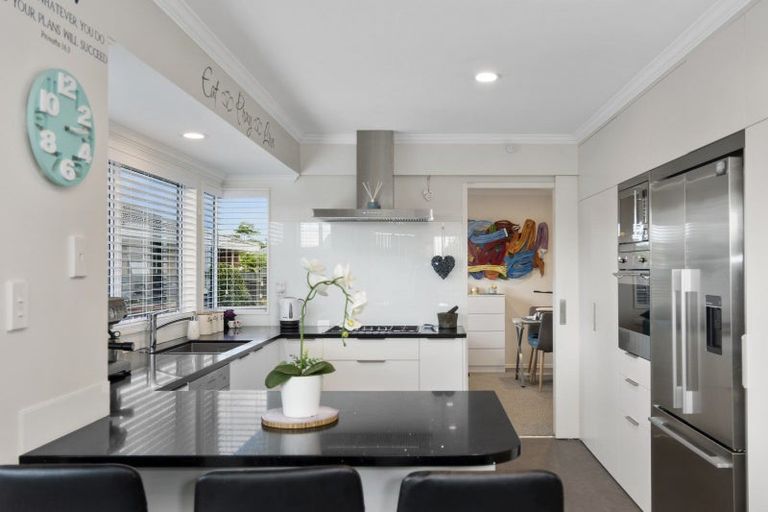 Photo of property in 6 Palm Court, Mount Maunganui, 3116