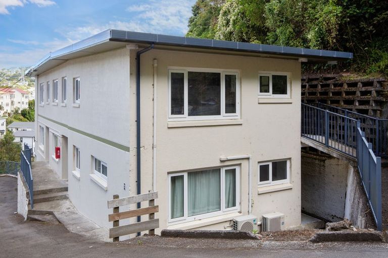 Photo of property in Parkland Flats, 8/51 Adams Terrace, Kelburn, Wellington, 6021