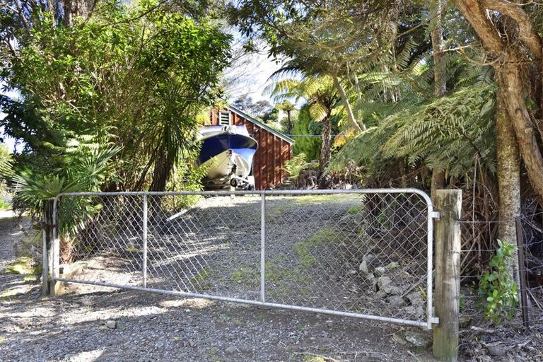 Photo of property in 26 Kamahi Road, Tennyson Inlet, 7195