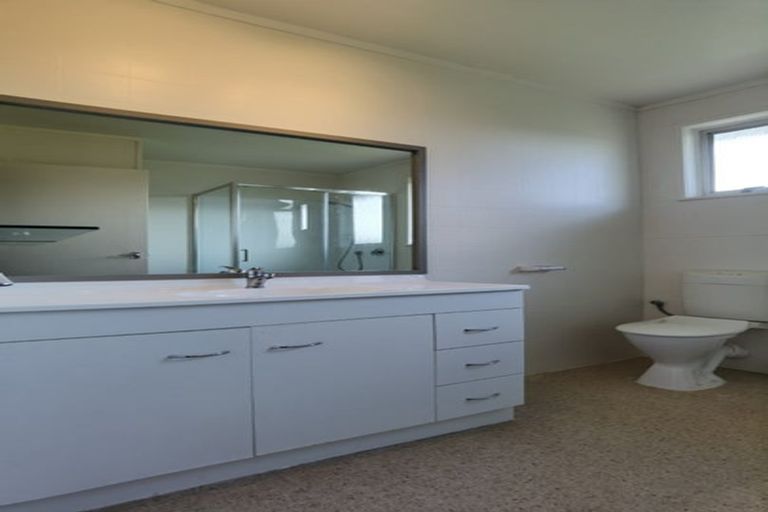 Photo of property in 22 Reelick Avenue, Pakuranga Heights, Auckland, 2010