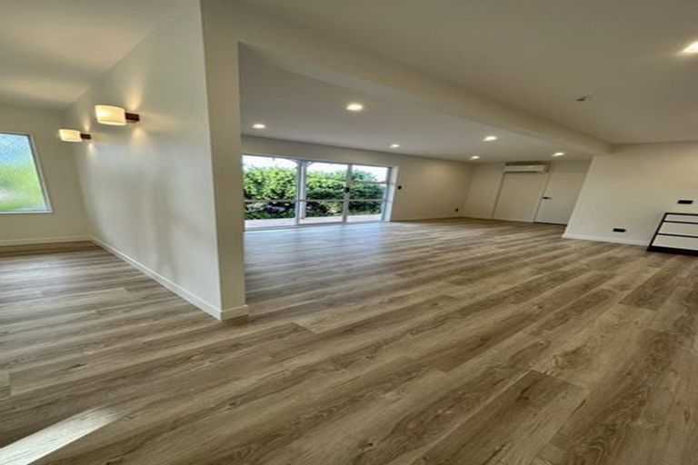 Photo of property in 1/45 Rothesay Bay Road, Rothesay Bay, Auckland, 0630