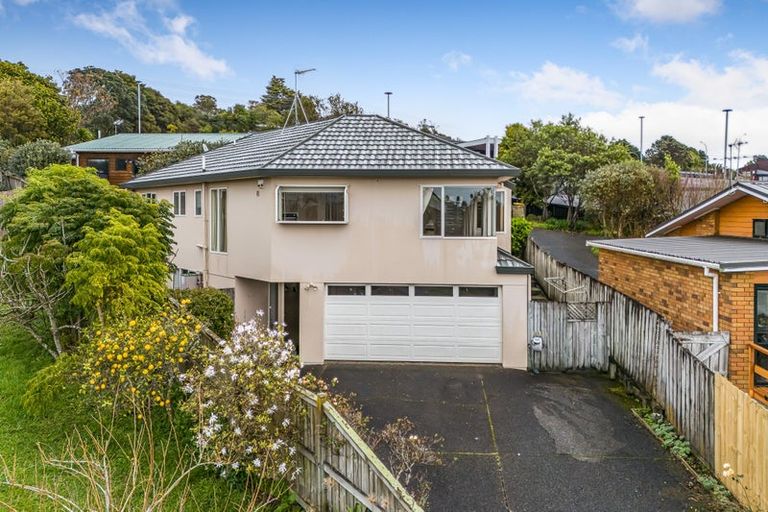 Photo of property in 2/3 Jacanas Place, Unsworth Heights, Auckland, 0632
