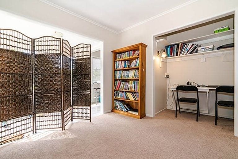 Photo of property in 54 Ravenwood Drive, Forrest Hill, Auckland, 0620