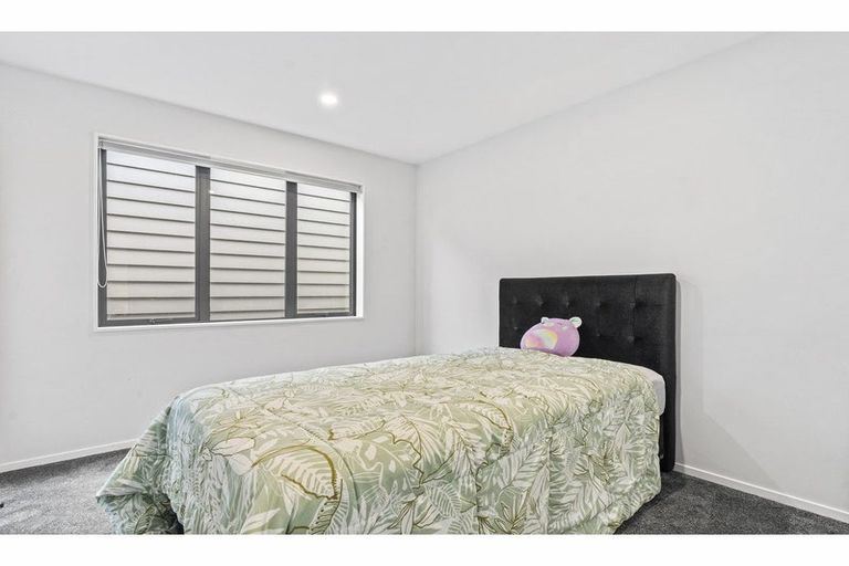 Photo of property in 32 Te Aparangi Road, Papakura, 2110