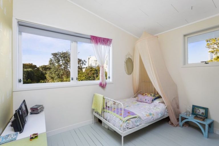 Photo of property in 96 Ngataringa Road, Devonport, Auckland, 0624