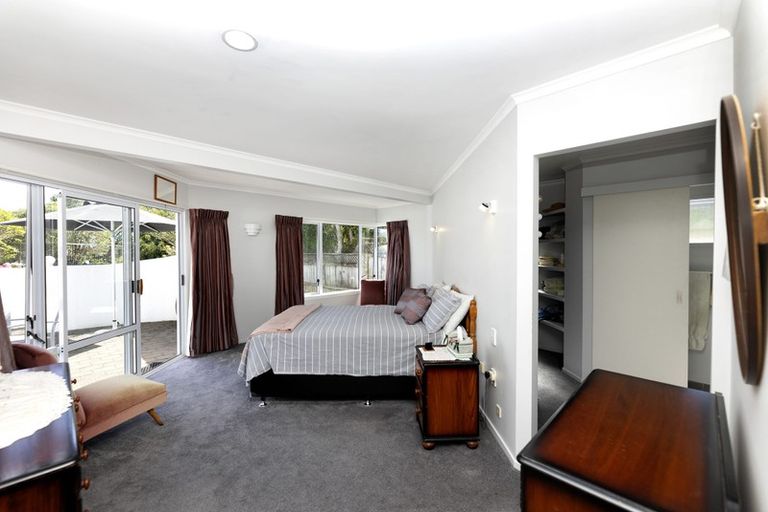 Photo of property in 1 Larsen Place, Merrilands, New Plymouth, 4312