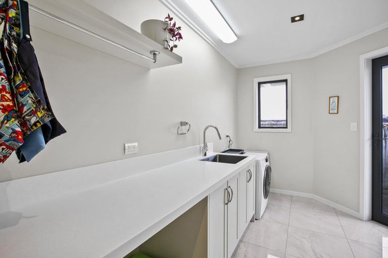 Photo of property in 12 Gleneagles Way, Waiwhakaiho, New Plymouth, 4312