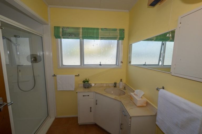 Photo of property in 22 Seaview Road, Cable Bay, 0420