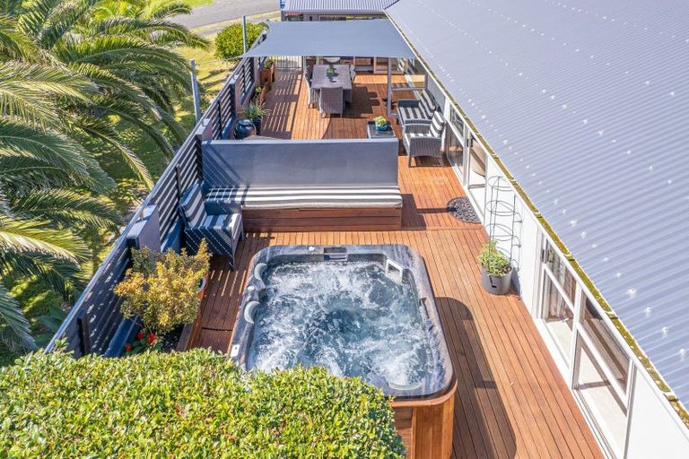 Photo of property in 18 Golf Vue Place, Castlecliff, Whanganui, 4501