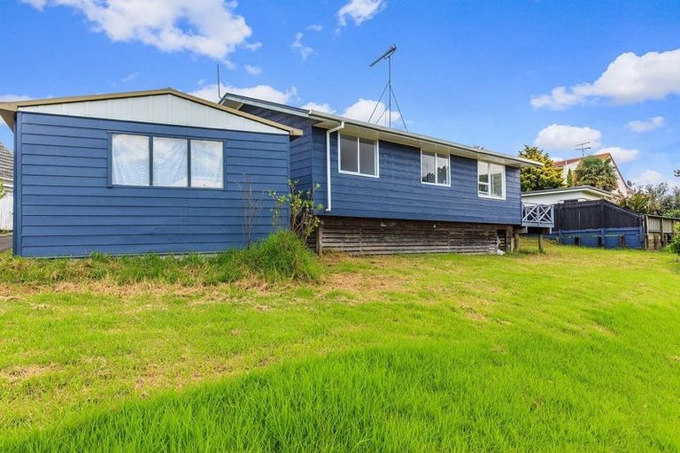Photo of property in 2/21 Kitewao Street, Northcote, Auckland, 0627