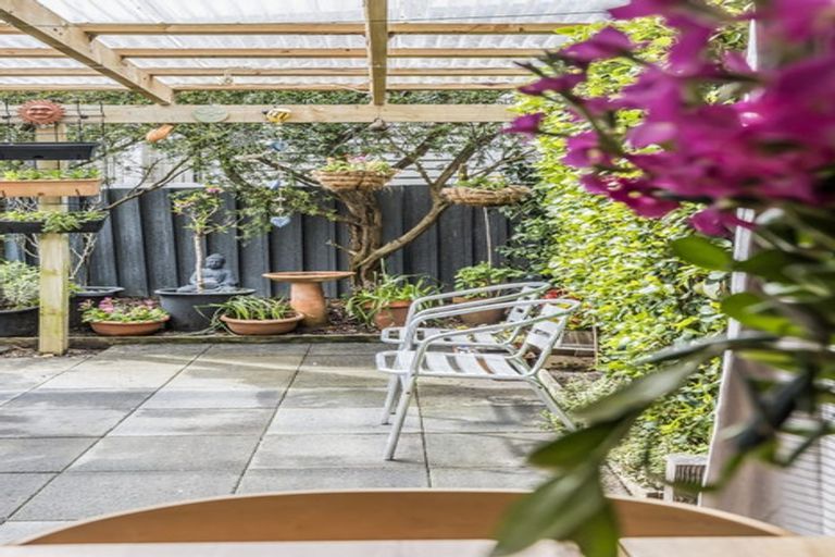 Photo of property in 2/4 Ellesmere Avenue, Miramar, Wellington, 6022