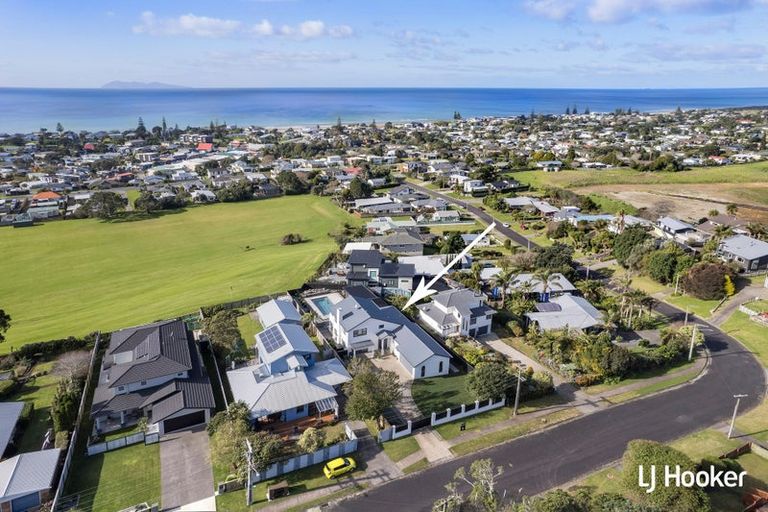 Photo of property in 33 The Crescent, Waihi Beach, 3611