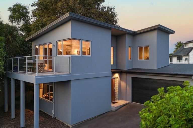 Photo of property in 20b Grand Vue Road, Kawaha Point, Rotorua, 3010