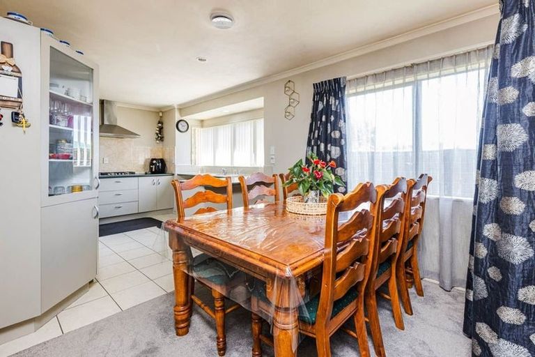 Photo of property in 27 Hill Crescent, Papakura, 2110
