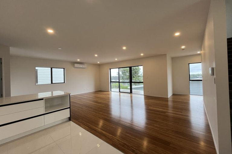 Photo of property in 7b Glenshee Place, Highland Park, Auckland, 2010