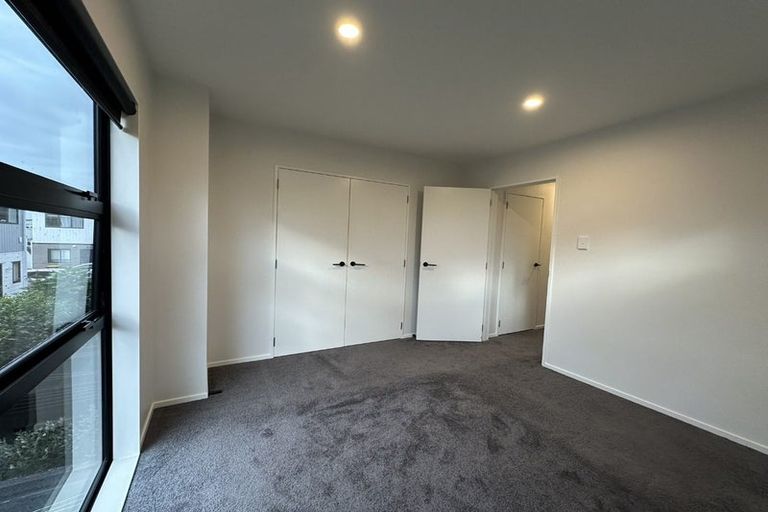 Photo of property in 7/89 Beach Road, Te Atatu Peninsula, 0610