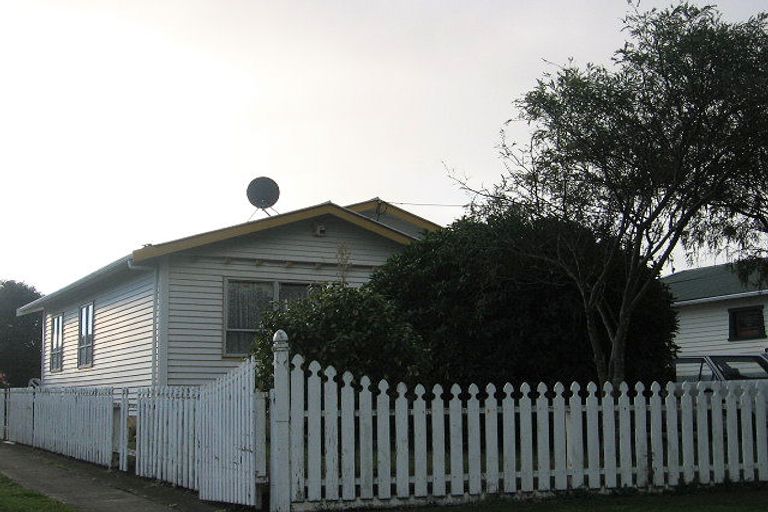Photo of property in 35 Riverside Drive, Waiwhetu, Lower Hutt, 5010