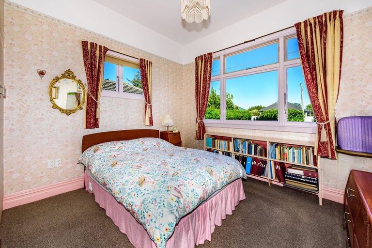 Photo of property in 36 Aorangi Road, Bryndwr, Christchurch, 8053