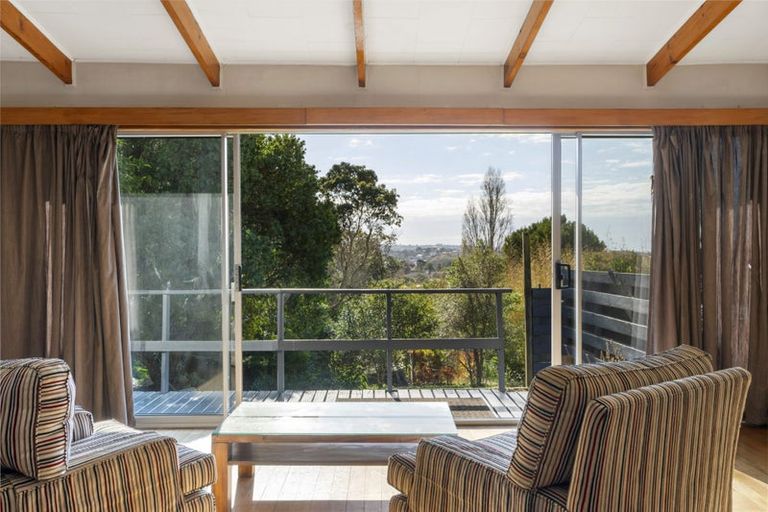 Photo of property in 295 Glenfield Road, Glenfield, Auckland, 0629