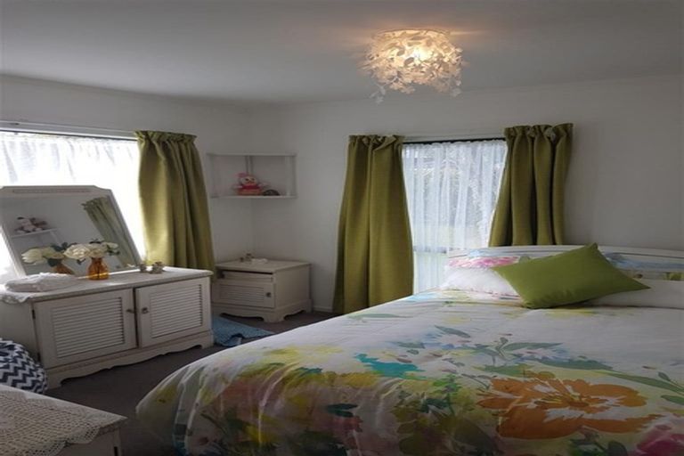 Photo of property in 1a Christina Avenue, Te Atatu South, Auckland, 0602