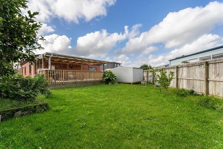Photo of property in 9 Gwendoline Avenue, Te Atatu Peninsula, Auckland, 0610
